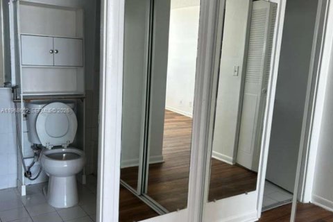 Condo in North Miami Beach, Florida, 1 bedroom  № 2079518 - photo 5