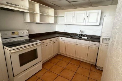 Condo in North Miami Beach, Florida, 1 bedroom  № 2079518 - photo 2