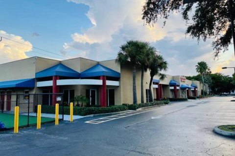 Immobilier commercial à vendre à Mangonia Park, Floride № 2082246 - photo 2