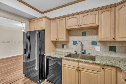 Condo in Hallandale Beach, Florida, 1 bedroom  № 2276673 - photo 14
