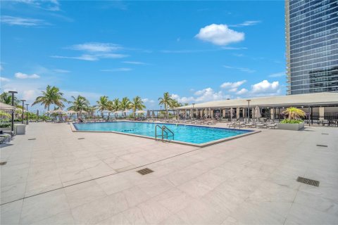 Condo in Hallandale Beach, Florida, 1 bedroom  № 2276673 - photo 24