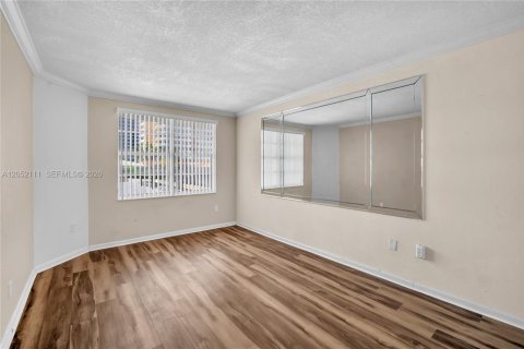 Condo in Hallandale Beach, Florida, 1 bedroom  № 2276673 - photo 18