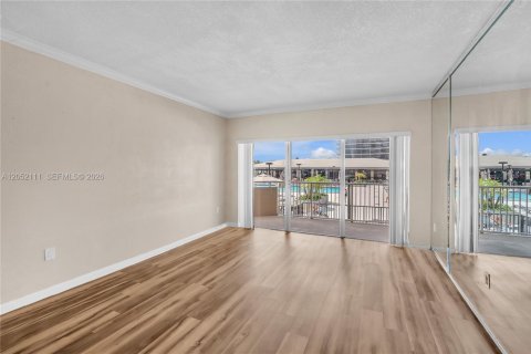 Condo in Hallandale Beach, Florida, 1 bedroom  № 2276673 - photo 10