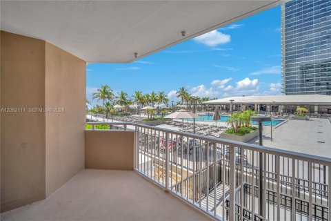 Condo in Hallandale Beach, Florida, 1 bedroom  № 2276673 - photo 21