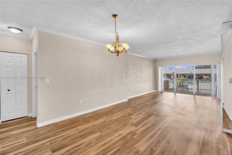 Condo in Hallandale Beach, Florida, 1 bedroom  № 2276673 - photo 6
