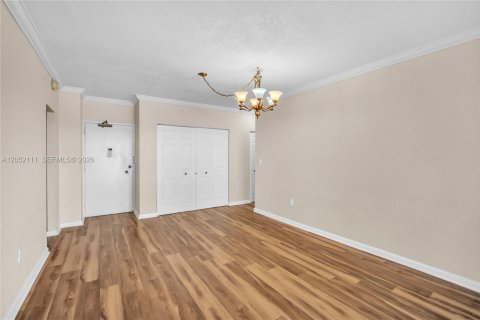Condo in Hallandale Beach, Florida, 1 bedroom  № 2276673 - photo 2