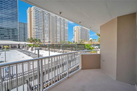 Condo in Hallandale Beach, Florida, 1 bedroom  № 2276673 - photo 20