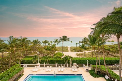 Condo in Bal Harbour, Florida, 7 bedrooms  № 643930 - photo 1