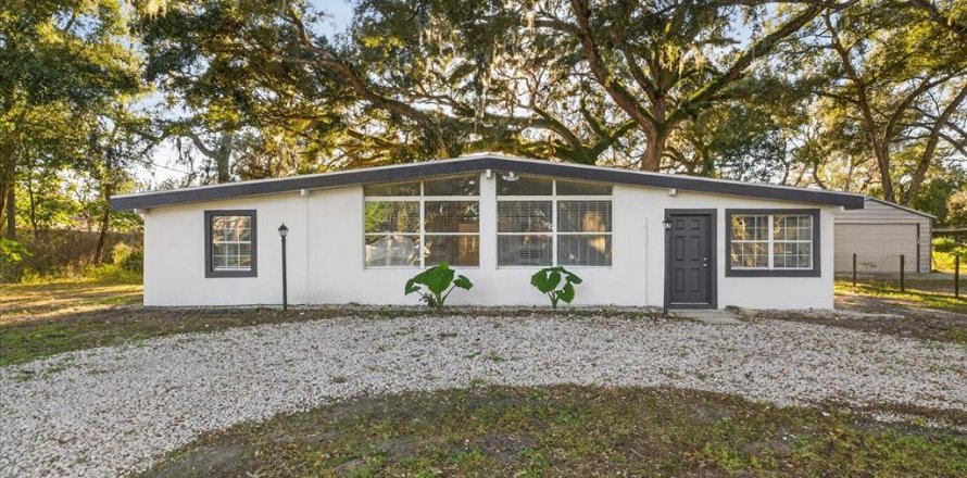 House in Dade City, Florida 3 bedrooms, 141.3 sq.m. № 2155396