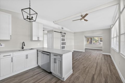 House in Dade City, Florida 3 bedrooms, 141.3 sq.m. № 2155396 - photo 7