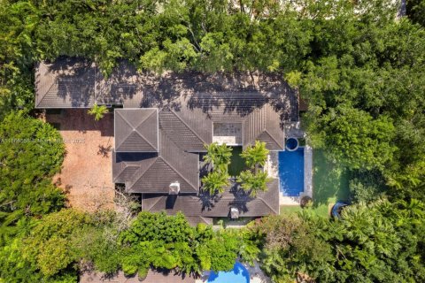 House in Miami, Florida 6 bedrooms, 605.91 sq.m. № 1922663 - photo 25