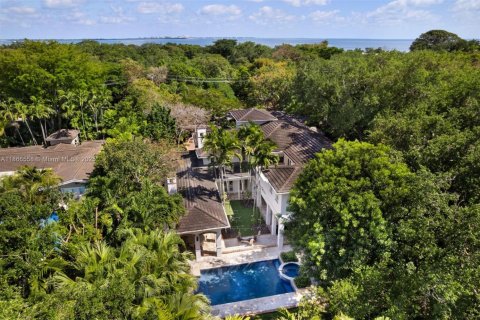 House in Miami, Florida 6 bedrooms, 605.91 sq.m. № 1922663 - photo 24