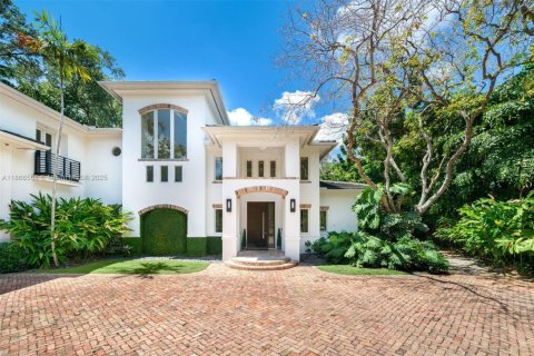 House in Miami, Florida 6 bedrooms, 605.91 sq.m. № 1922663 - photo 1