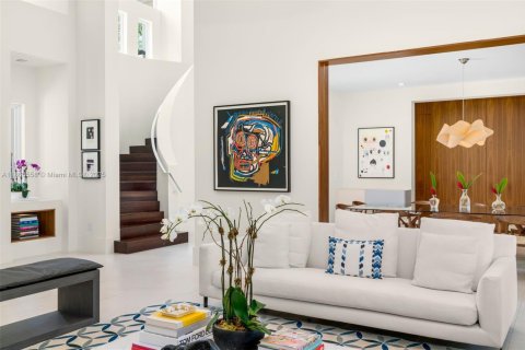 House in Miami, Florida 6 bedrooms, 605.91 sq.m. № 1922663 - photo 14