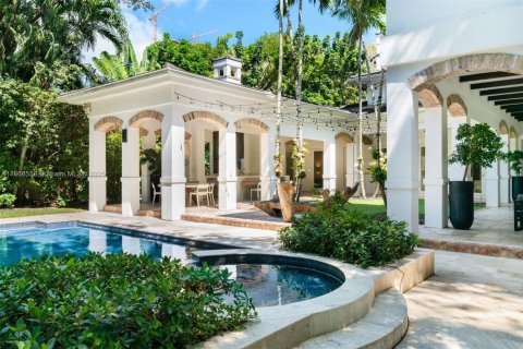 House in Miami, Florida 6 bedrooms, 605.91 sq.m. № 1922663 - photo 10