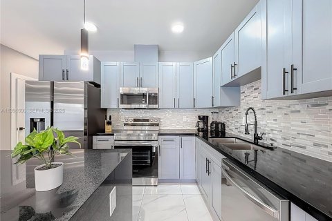 Купить коммерческую недвижимость в Майами, Флорида 321.07м2, № 2063057 - фото 7