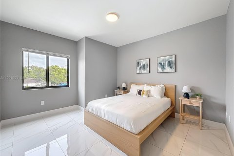 Купить коммерческую недвижимость в Майами, Флорида 321.07м2, № 2063057 - фото 9