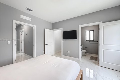 Купить коммерческую недвижимость в Майами, Флорида 321.07м2, № 2063057 - фото 11