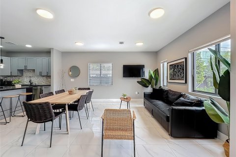 Купить коммерческую недвижимость в Майами, Флорида 321.07м2, № 2063057 - фото 3