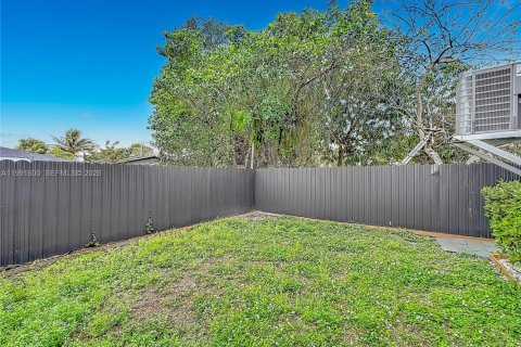 Купить коммерческую недвижимость в Майами, Флорида 321.07м2, № 2063057 - фото 21