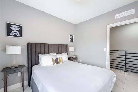 Купить коммерческую недвижимость в Майами, Флорида 321.07м2, № 2063057 - фото 14