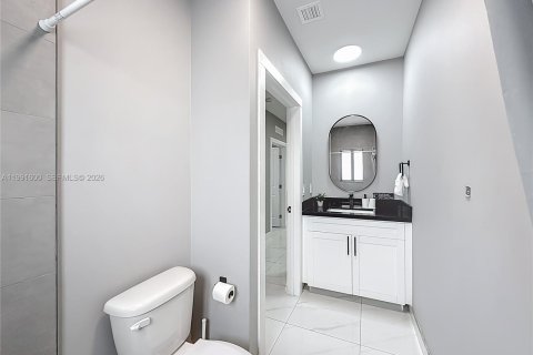 Купить коммерческую недвижимость в Майами, Флорида 321.07м2, № 2063057 - фото 12