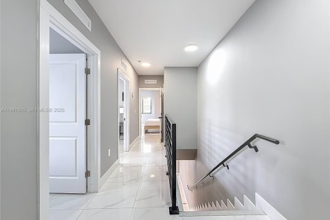 Купить коммерческую недвижимость в Майами, Флорида 321.07м2, № 2063057 - фото 8