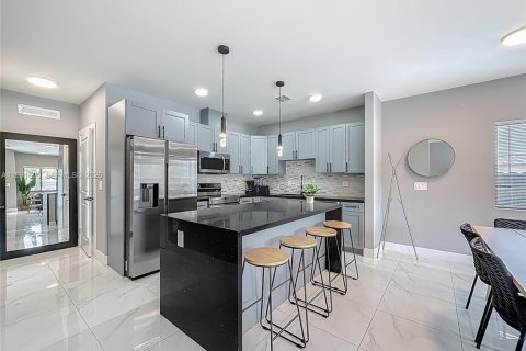 Купить коммерческую недвижимость в Майами, Флорида 321.07м2, № 2063057 - фото 6