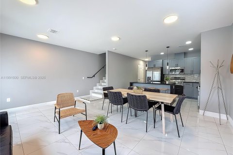 Купить коммерческую недвижимость в Майами, Флорида 321.07м2, № 2063057 - фото 4