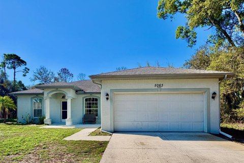 Villa ou maison à louer à North Port, Floride: 3 chambres, 140.65 m2 № 2093335 - photo 2