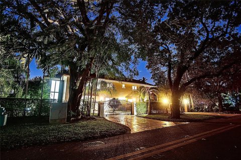 Casa en venta en Coral Gables, Florida, 3 dormitorios, 257.15 m2 № 1945775 - foto 6