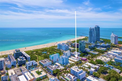 Hotel en venta en Miami Beach, Florida № 1804550 - foto 1