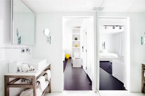 Hotel en venta en Miami Beach, Florida № 1804550 - foto 25