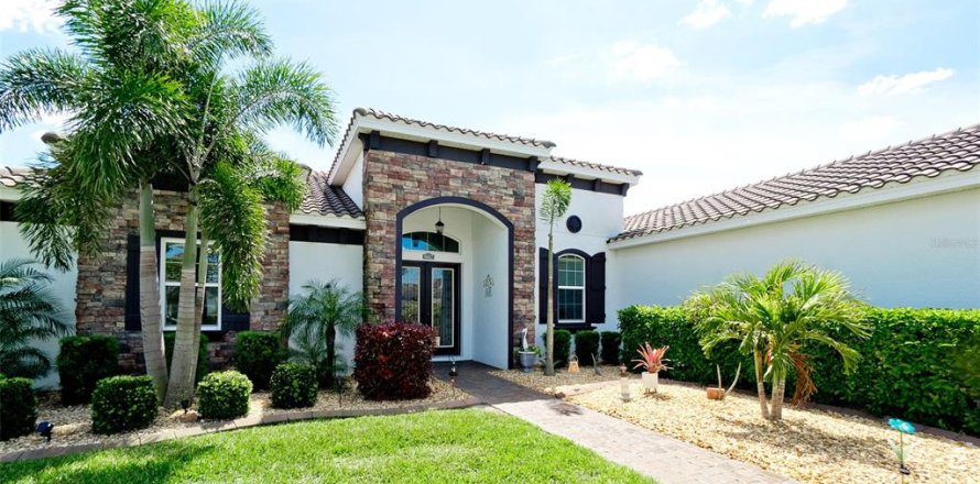 House in Bradenton, Florida 4 bedrooms, 289.3 sq.m. № 1616695