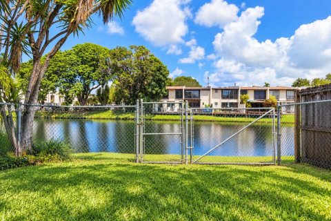 Touwnhouse à louer à Miami, Floride: 2 chambres, 100.61 m2 № 2387127 - photo 9