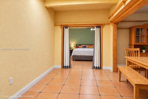 Touwnhouse à louer à Miami, Floride: 2 chambres, 100.61 m2 № 2387127 - photo 4
