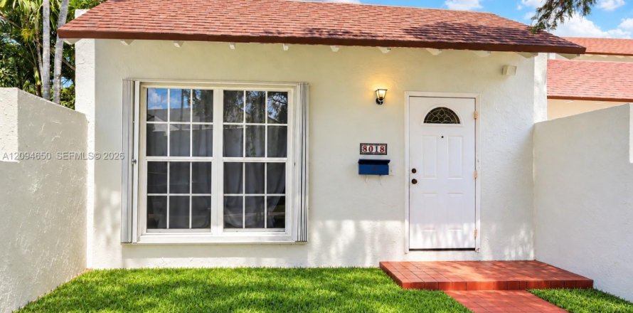 Touwnhouse à Miami, Floride 2 chambres, 100.61 m2 № 2387127