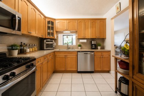 Townhouse in Miami, Florida 2 bedrooms, 101.73 sq.m. № 2154582 - photo 3