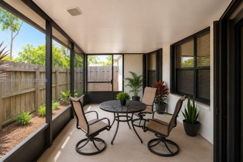 Townhouse in Miami, Florida 2 bedrooms, 101.73 sq.m. № 2154582 - photo 18