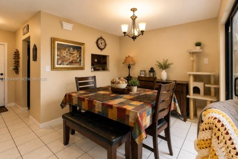 Townhouse in Miami, Florida 2 bedrooms, 101.73 sq.m. № 2154582 - photo 5