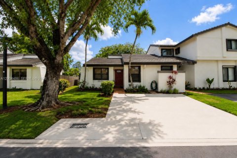 Townhouse in Miami, Florida 2 bedrooms, 101.73 sq.m. № 2154582 - photo 1