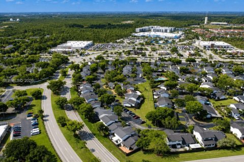 Townhouse in Miami, Florida 2 bedrooms, 101.73 sq.m. № 2154582 - photo 24
