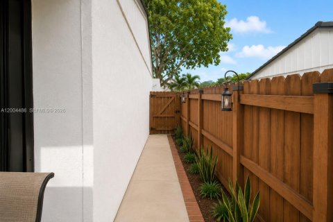 Townhouse in Miami, Florida 2 bedrooms, 101.73 sq.m. № 2154582 - photo 19