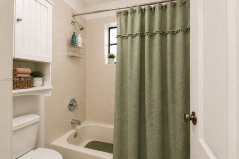 Townhouse in Miami, Florida 2 bedrooms, 101.73 sq.m. № 2154582 - photo 14