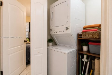 Townhouse in Miami, Florida 2 bedrooms, 101.73 sq.m. № 2154582 - photo 15