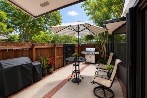 Townhouse in Miami, Florida 2 bedrooms, 101.73 sq.m. № 2154582 - photo 17