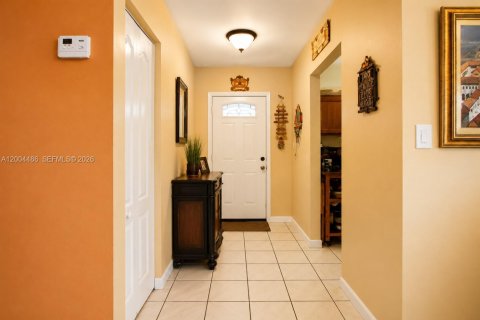 Townhouse in Miami, Florida 2 bedrooms, 101.73 sq.m. № 2154582 - photo 2