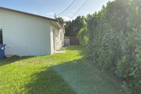 House in Cutler Bay, Florida 4 bedrooms, 228.63 sq.m. № 1993635 - photo 19