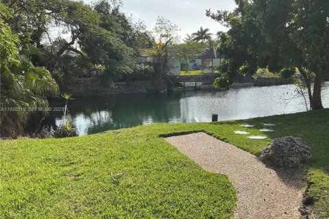 House in Cutler Bay, Florida 4 bedrooms, 228.63 sq.m. № 1993635 - photo 7