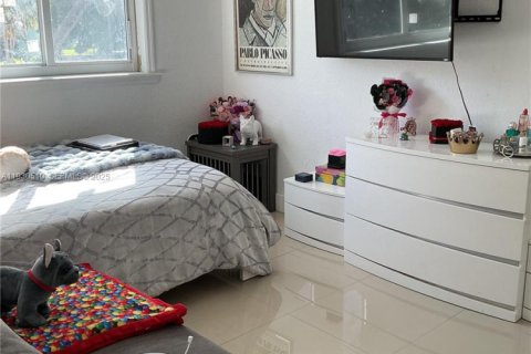 House in Cutler Bay, Florida 4 bedrooms, 228.63 sq.m. № 1993635 - photo 12